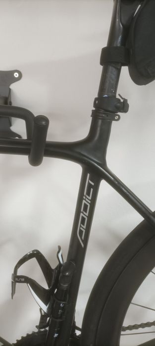 Bicicleta SCOTT Addict 10 disc prateada 2022