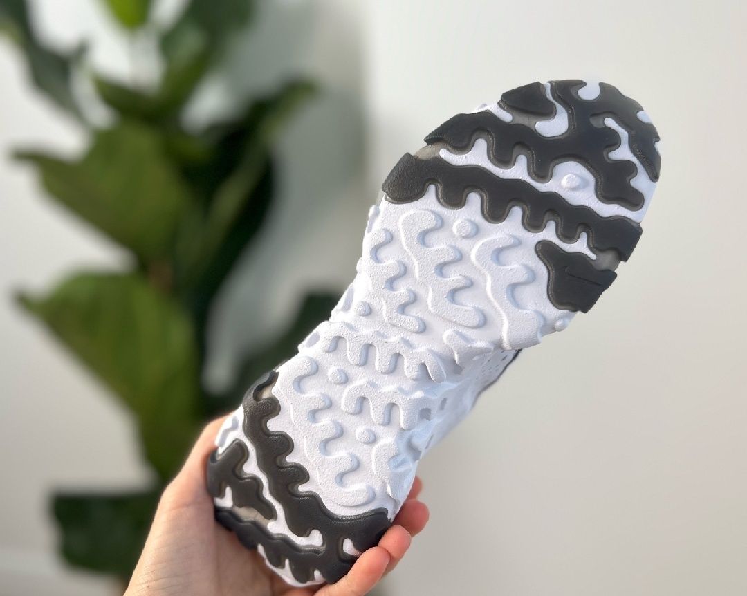 Стильні кросівки Nike react Оригінал Нові 36,5р