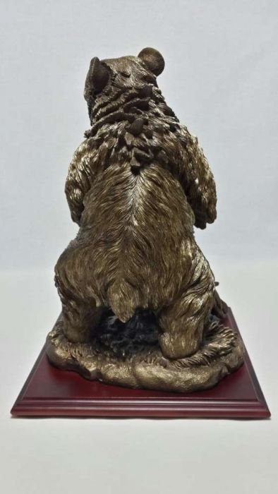 Подарок мужчине коллекционный Скульптура медведь