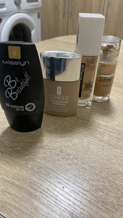 Продам тональні крема