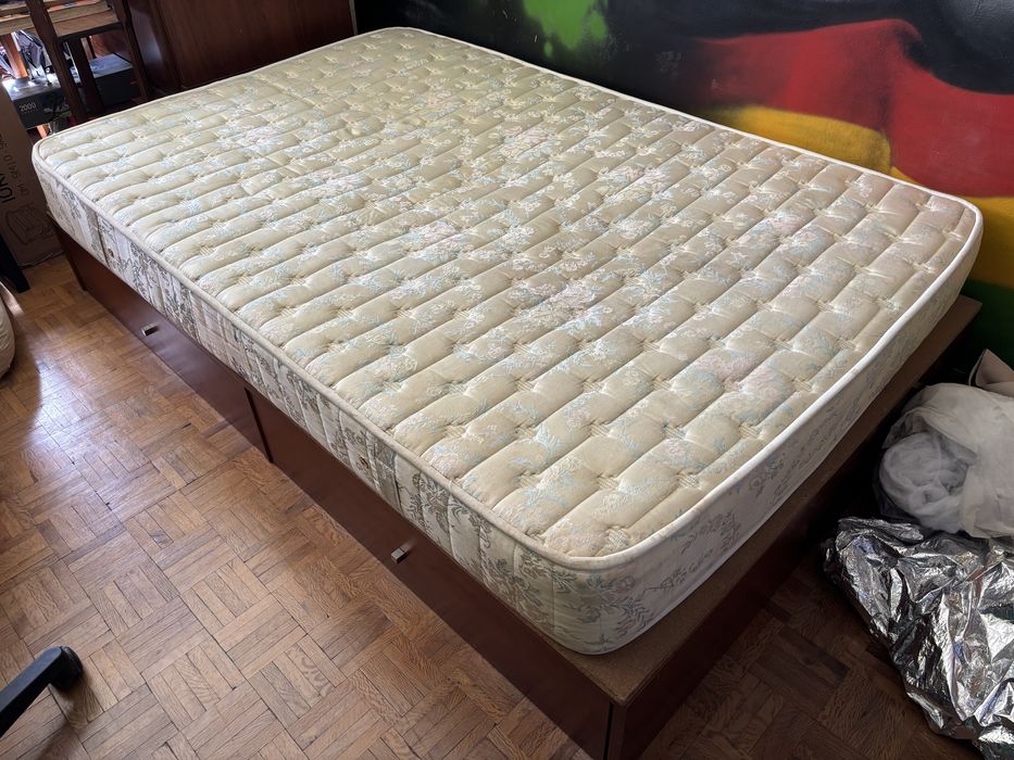 Cama corpo e meio com duas gavetas