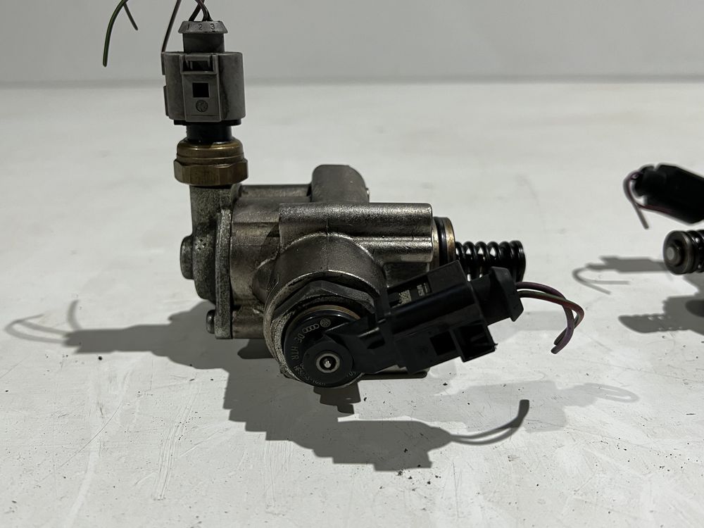 Топливный насос 2.0 tfsi passat b6 golf skoda 06F127025F VAG