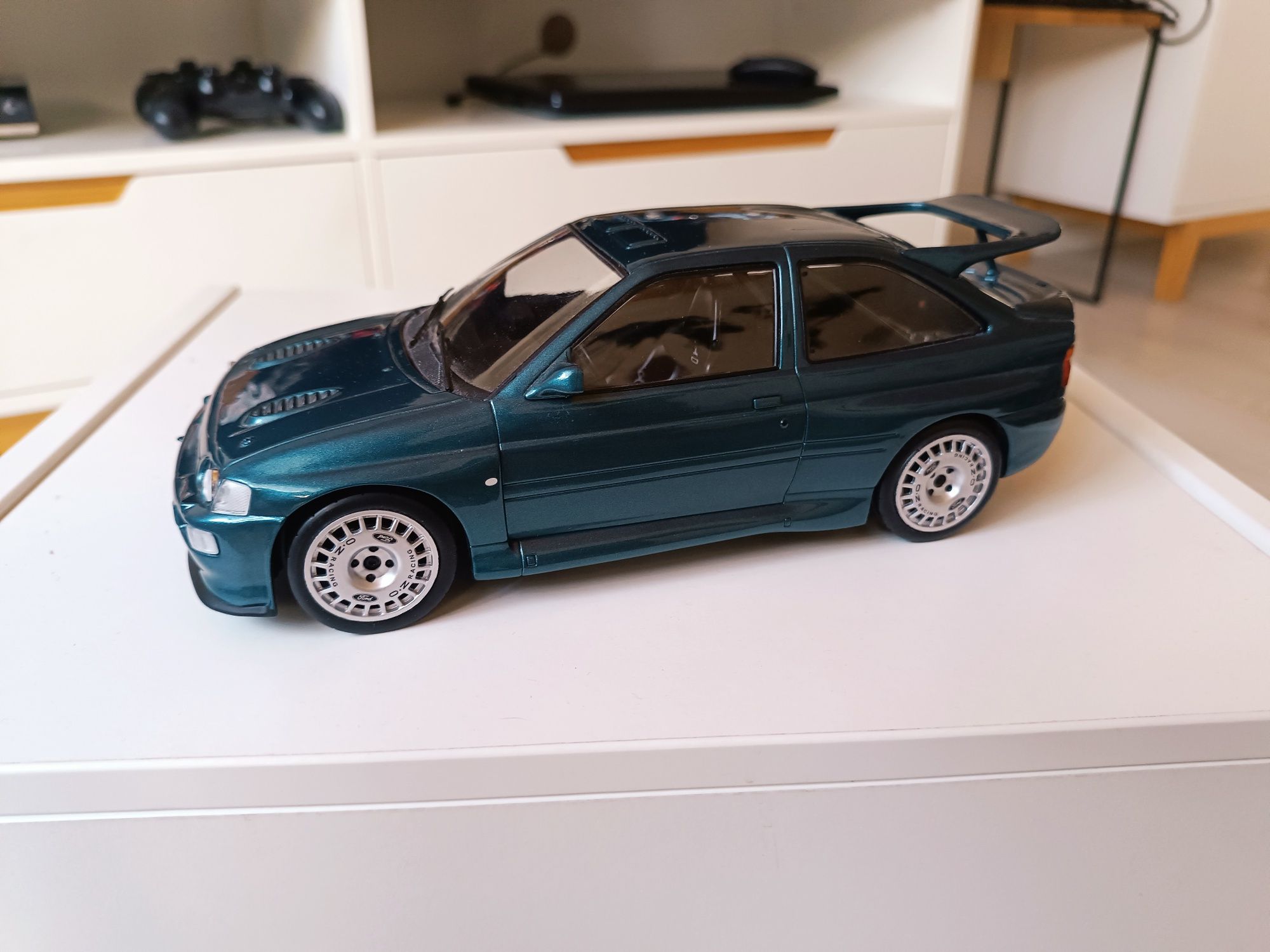 Ford Escort RS cosworth skala 1/18