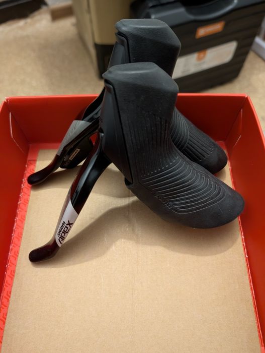 Продам  дуали і задню перекидку від групсету SRAM Apex xplr 12 sp