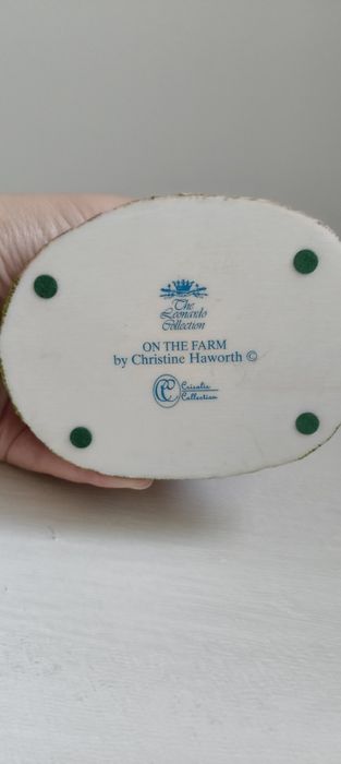 Estatueta "On the Farm" da The Leonard Collection