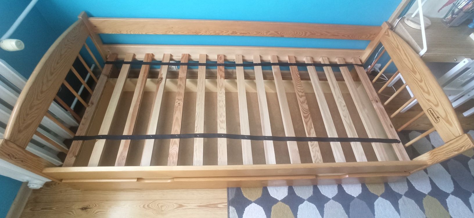 Łóżko + materac dla dziecka drewniane z szufladą
