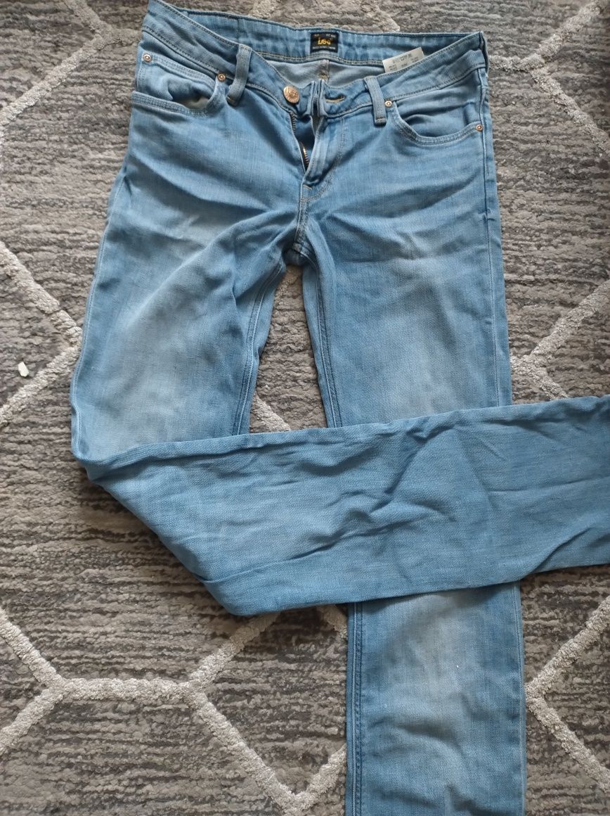 Spodnie jeans z prostą nogawką niski stan