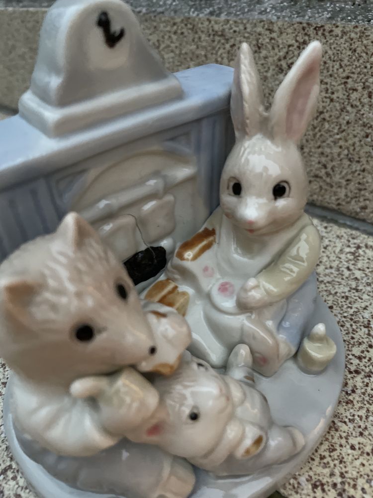 Porcelanowa figurka - królik / jeżyk
