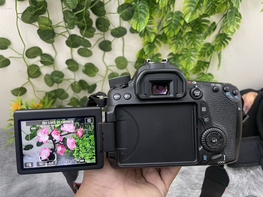 Canon Eos 70D WiFi/ecrã tactile com lente 18-55mm