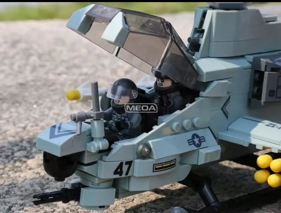 Конструктор вертолёт AH 1Z военный самолет 597 шт детский Lego Technic