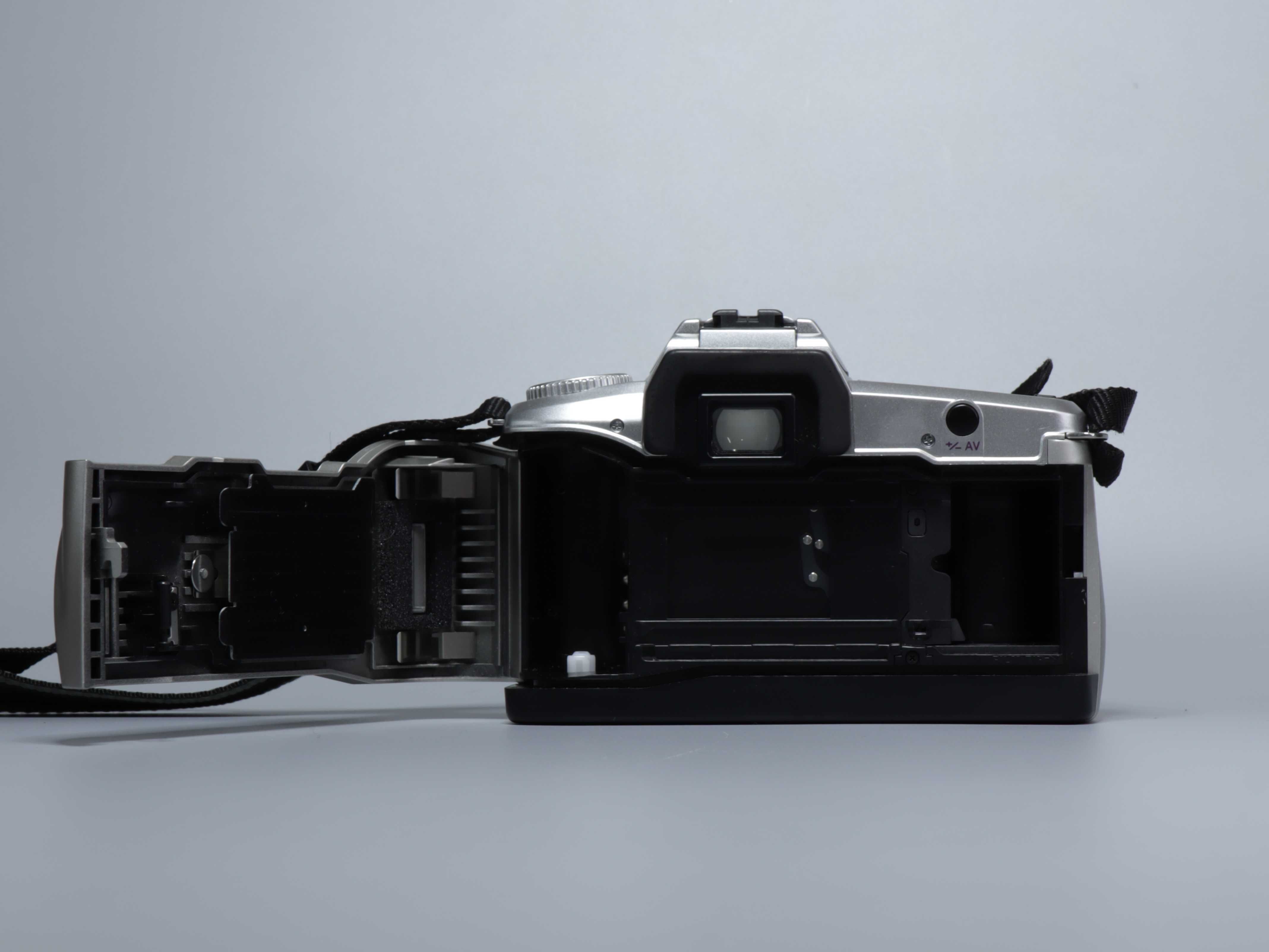 Пленочный фотоаппарат Minolta Maxxum 50 тестирован как новый