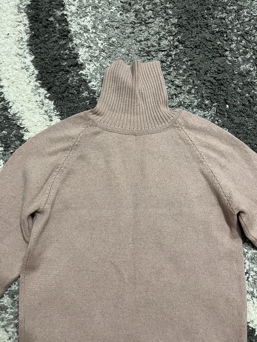 Светр ніжно рожевого кольору