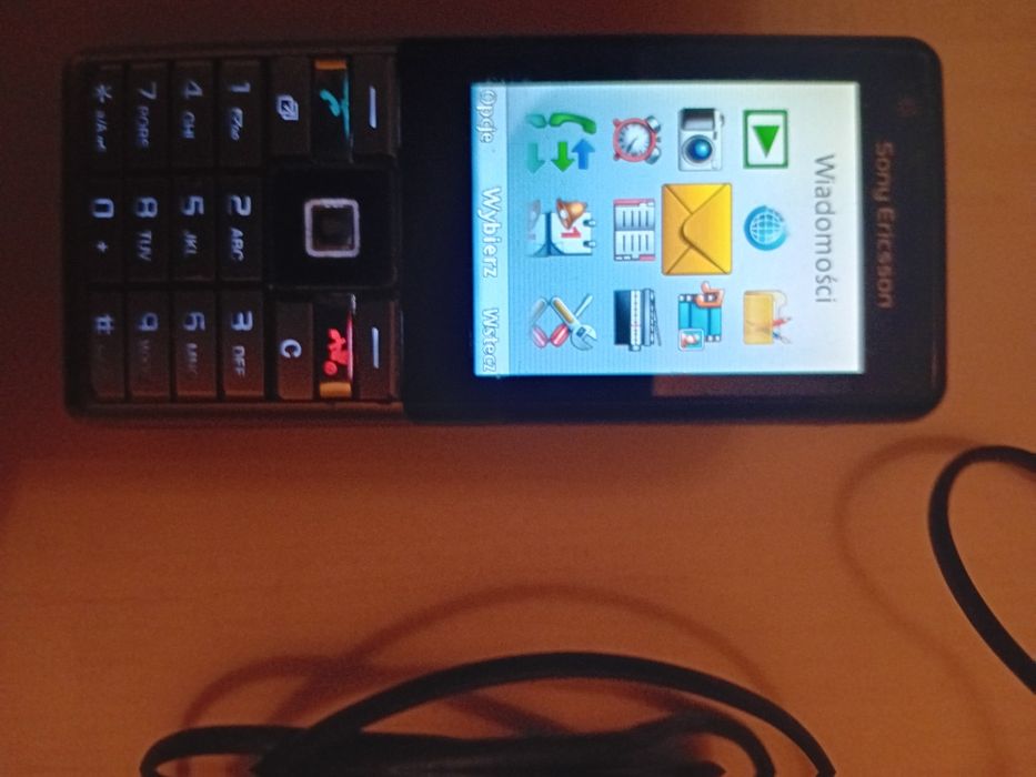 Sony Ericsson J105i ,ładowarki, słuchawki ,konwerter