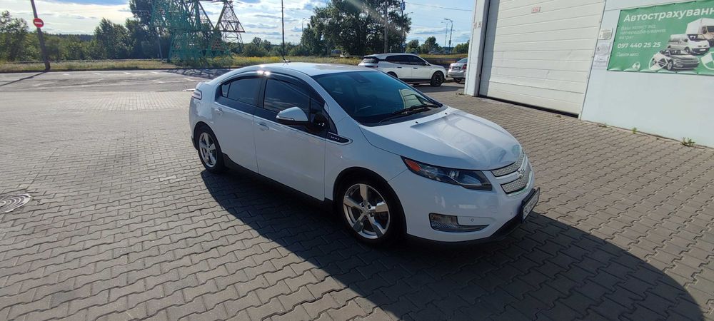 Продам Chevroet Volt 2013 года Плагин Гибрид отличное состояние.