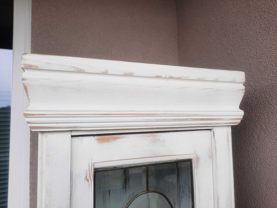 Stary międzywojenny słupek szafka shabby biały przecierany witraż D071