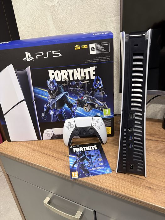 PlayStation 5 Slim Digital Edition + Fortnite