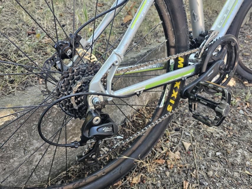 GT на RockShox та дисковой гидравліці велосипед