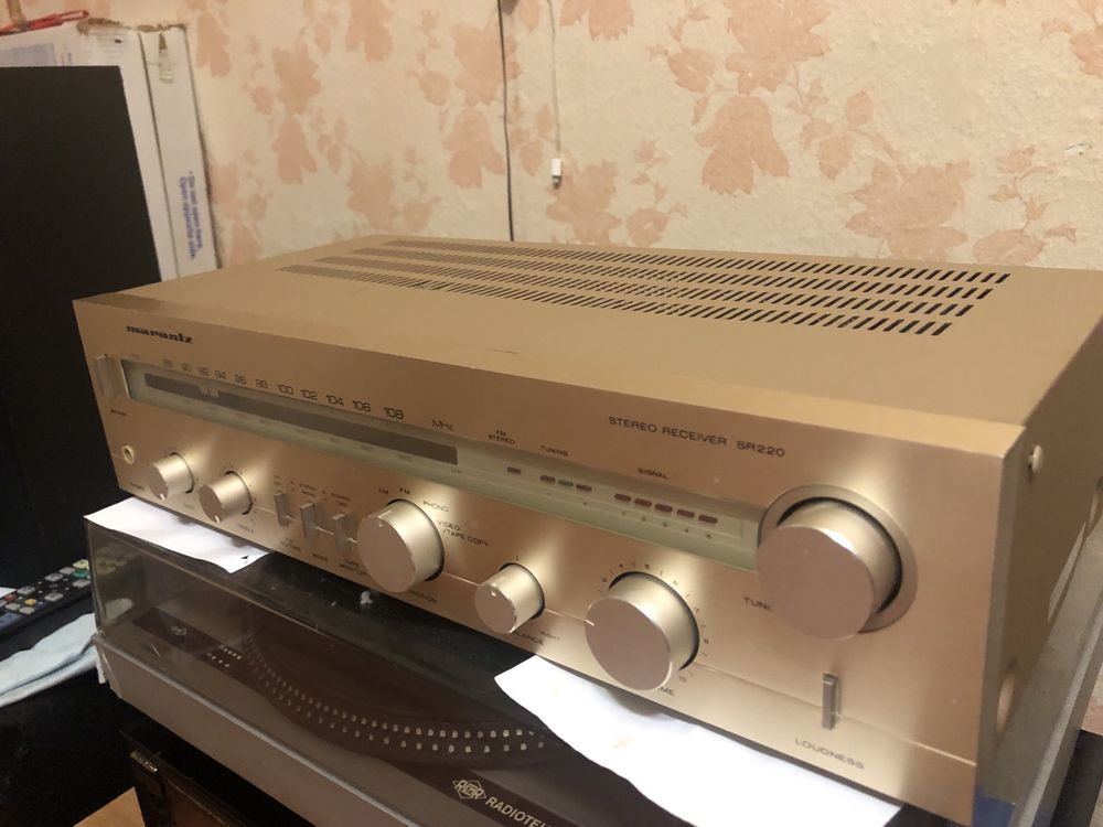 Ресивер Marantz sr220