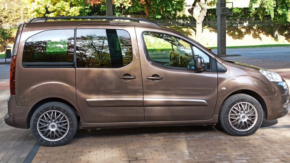 Peugeot partner 2013 ledy 1.6hdi bogate wyposażenie super stan!!!