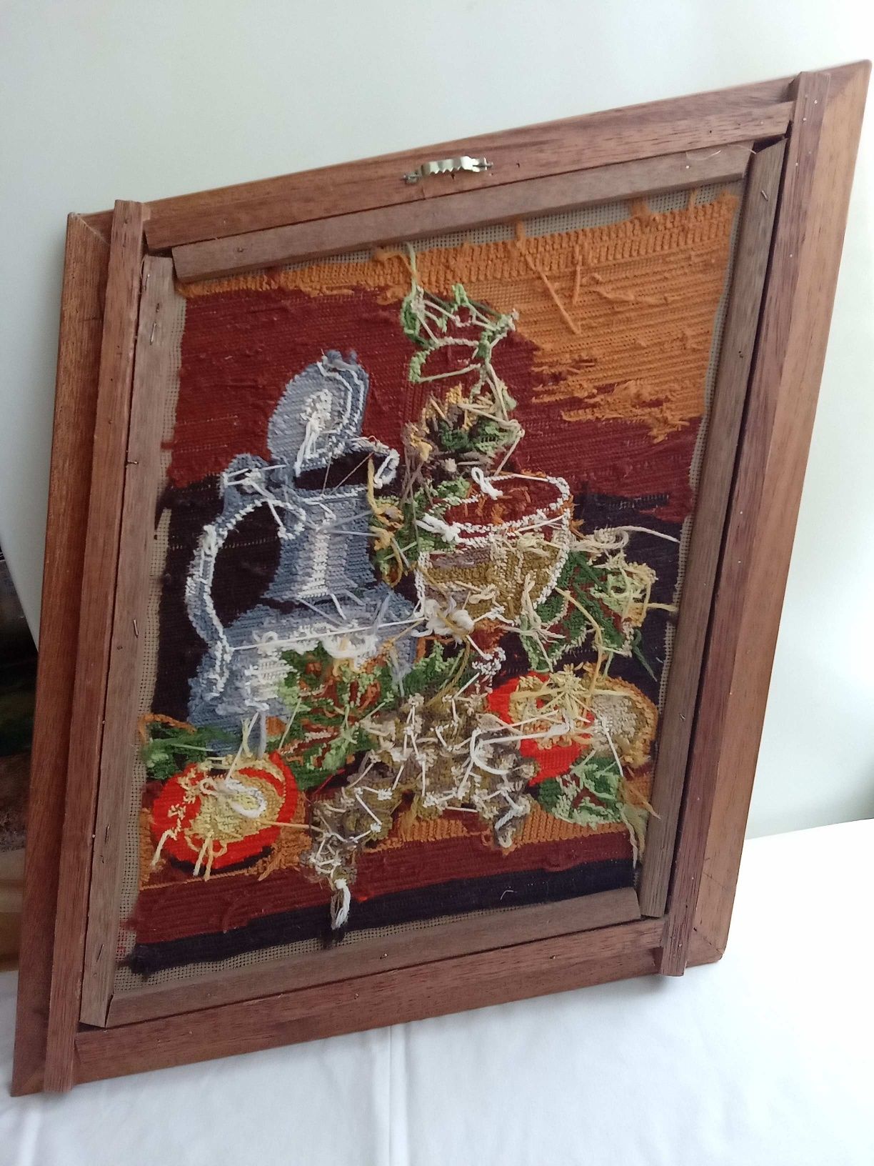 Obraz ręcznie haftowany w drewnianej ramie