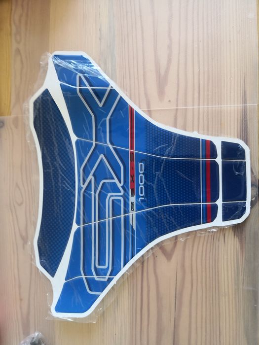 наклейка на бак Suzuki gsx s1000