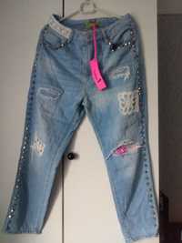 Nowe z metką dżinsowe spodnie z przetarciami S