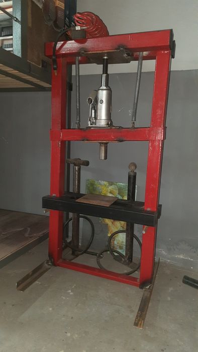 Пристрій для заміни сайлентблоків підшипників