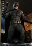 Продам фигурку Бетмена от Hot Toys 1/6