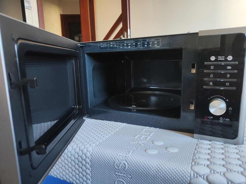 Kuchenka mikrofalowa wolnostojąca
Samsung MS23F301TAS