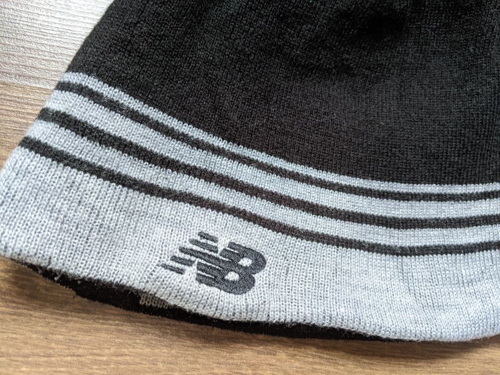 Тёплая шапка двостороння шапка  New Balance, оригінал
