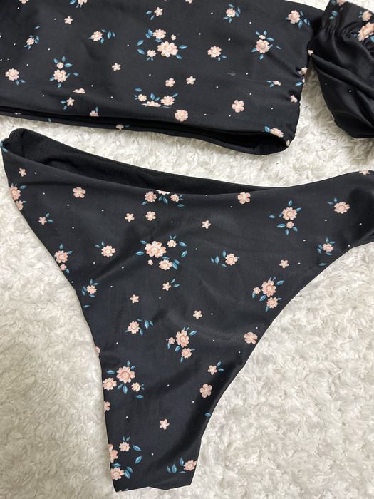 Купальник бандо чорний в квітку