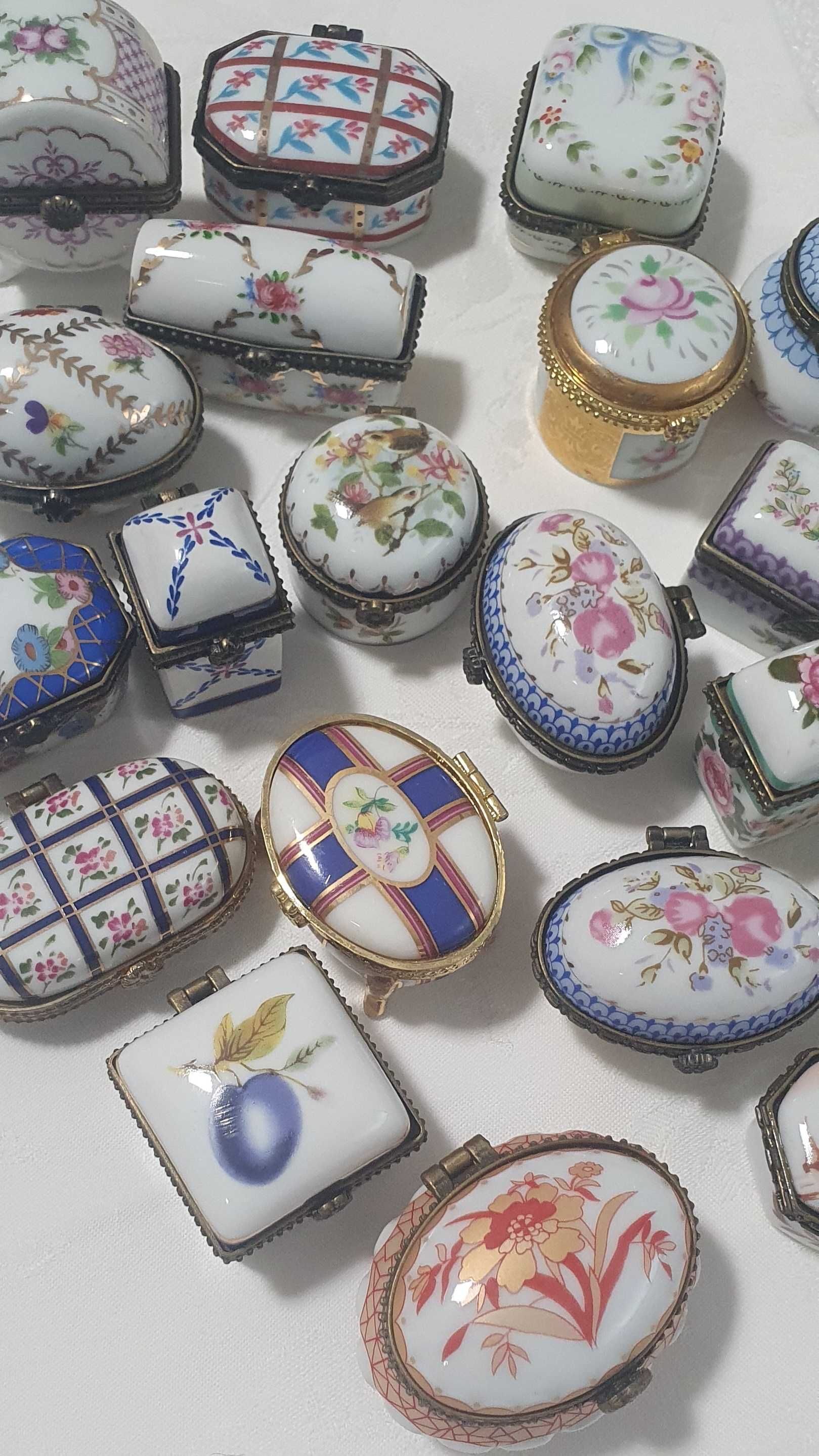 Pequenas caixas em porcelana