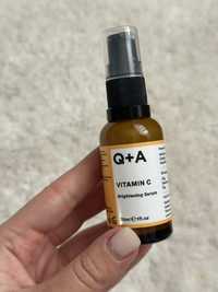 Освітлювальна сироватка для обличчя Q+A serum vitamin C