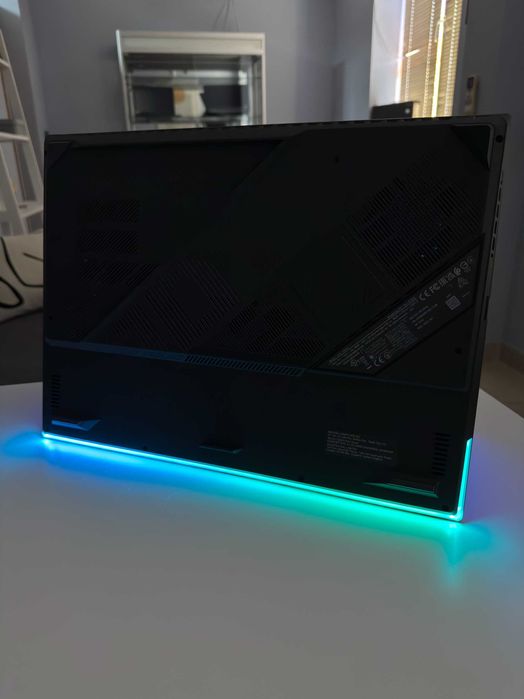 Asus Rog Strix 18" 165Hz i7-13650HX RTX 4060 8 Gb 140W 16Gb SSD 1 Tb
