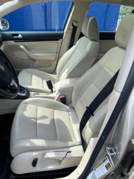 Volkswagen Jetta      2013