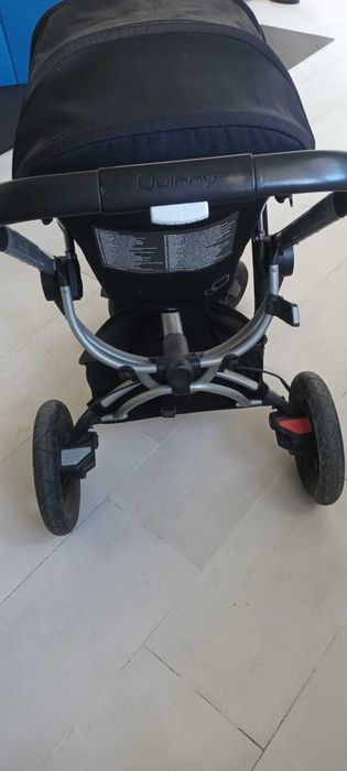 Carrinho bebe preto Quinny