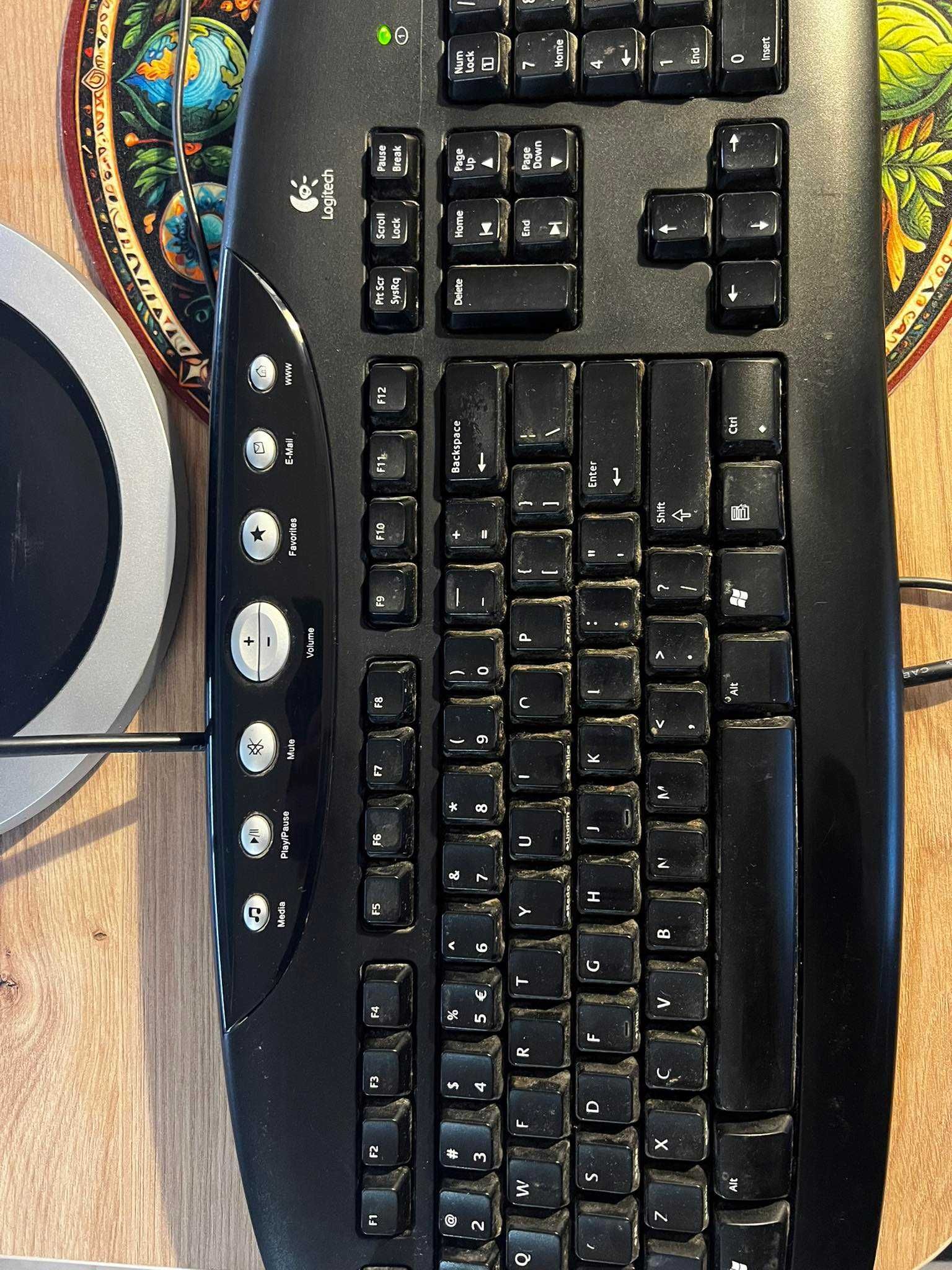 Komputer Intelcore I5 (zestaw z monitorem, klawiaturą i myszą)
