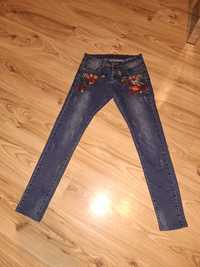 Spodnie 152 158 dżins jeans hafty przetarcia kwiaty