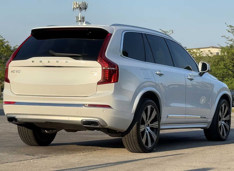 Volvo XC90      2021