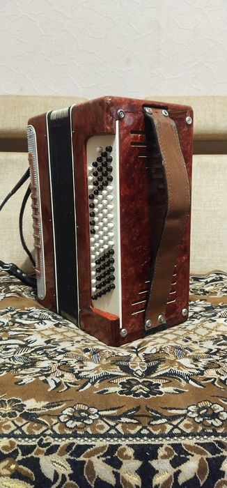 Малий (зменшений) баян Кіровський на 80басів.