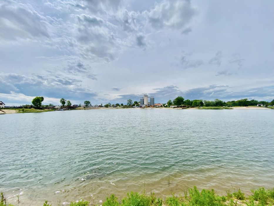 Działka z własnym brzegiem działka z linią brzegową nad jeziorem