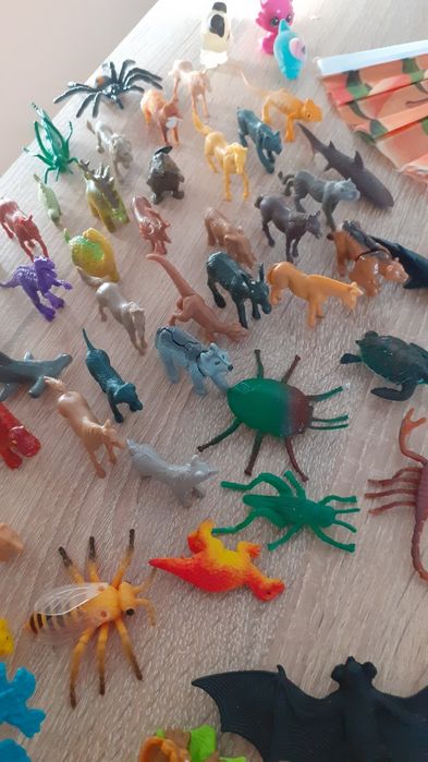 Продам игрушки. Много маленьких. Хорошее состояние.