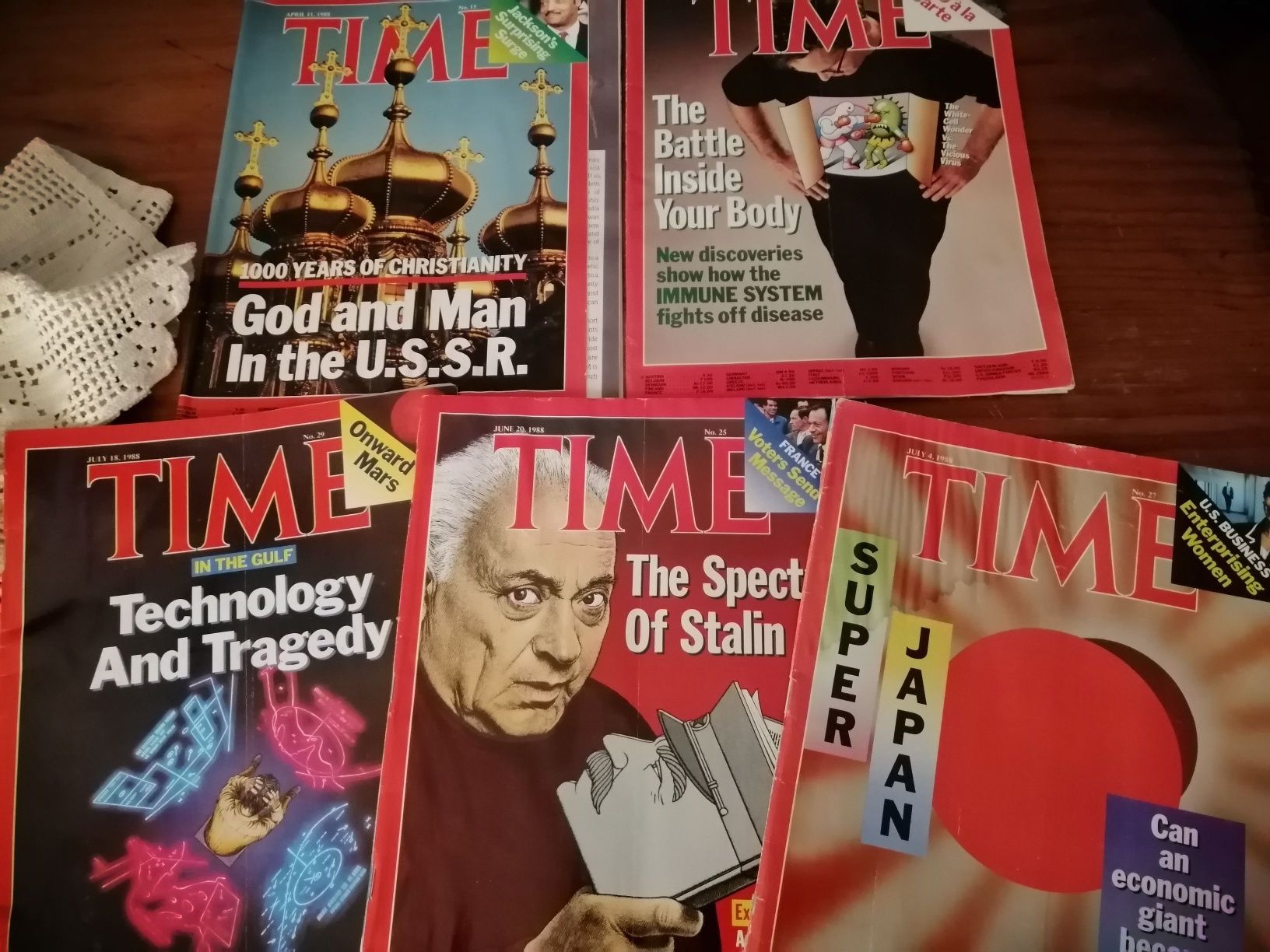 Muitas revistas.