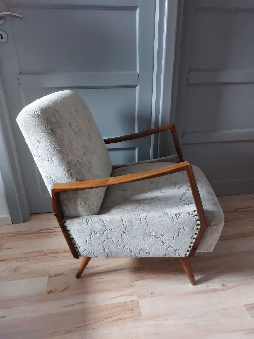 fotel vintage tapicerowany drewniany