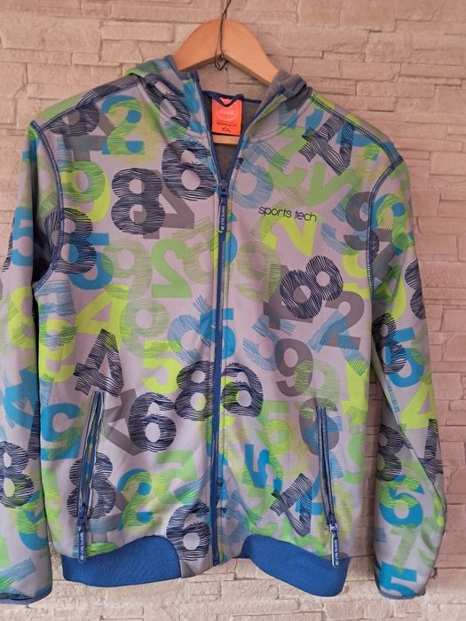 Kurtka podszyta polarem.