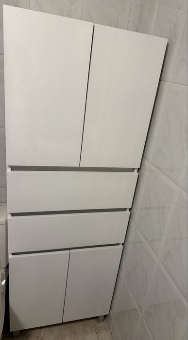 Móvel de WC com Muita Arrumação