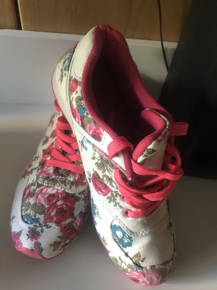 Adidasy buty sportowe modne w kwiaty lekkie 38