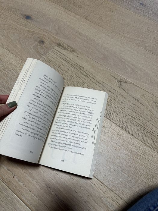 Karen McCombie Szkoła im. Św. Zgryzoty dla dziewcząt książka
