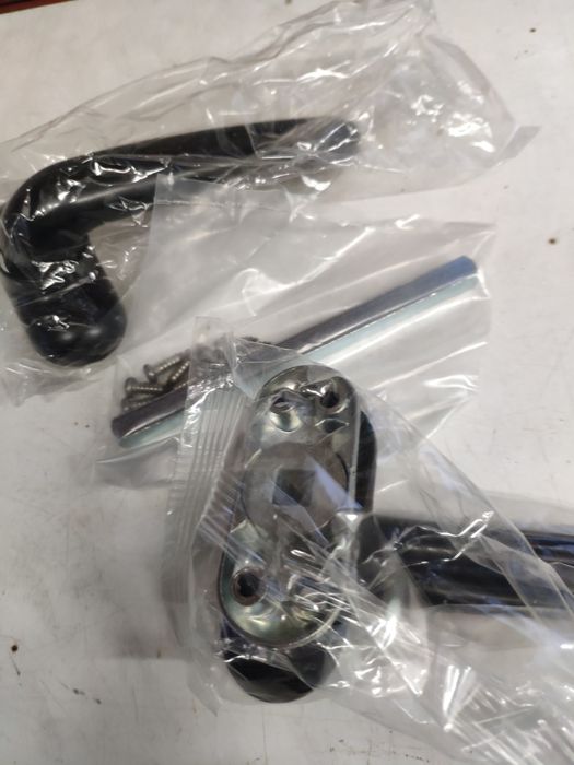 Kit de puxadores para porta  Novo