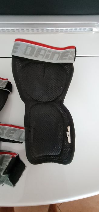 Protecao joelhos Joalheiras Dainese